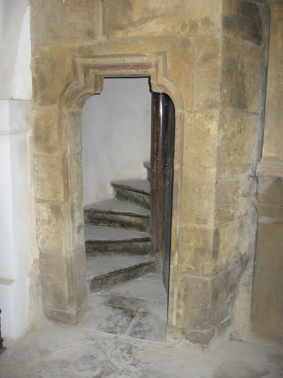 Dveře vedoucí na kůr a na věž.jpg